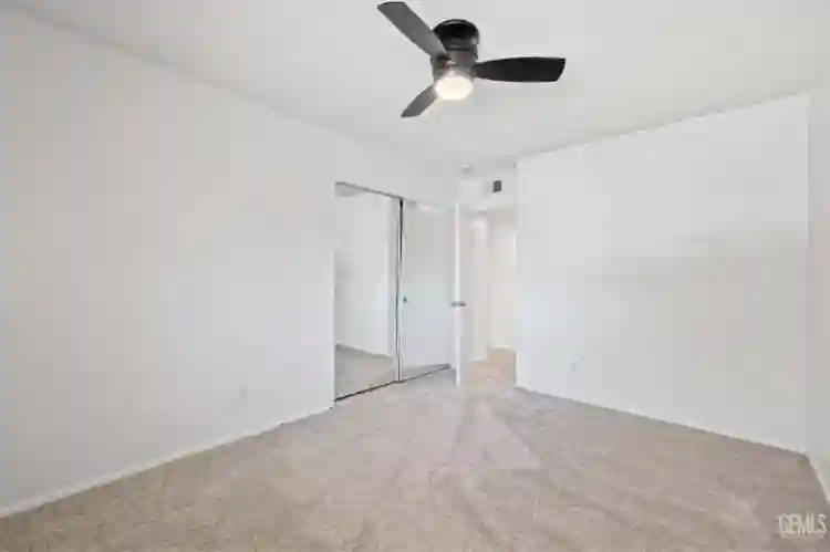 Room for Rent Shared / Bathroom