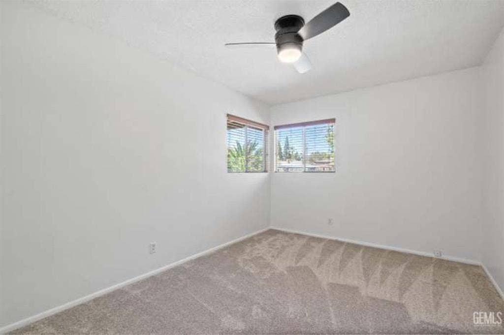 Room for Rent Shared / Bathroom
