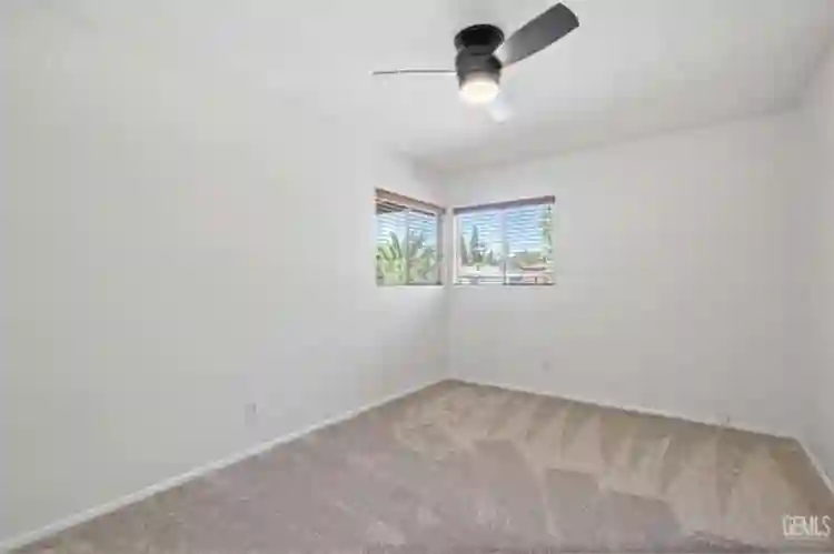 Room for Rent Shared / Bathroom