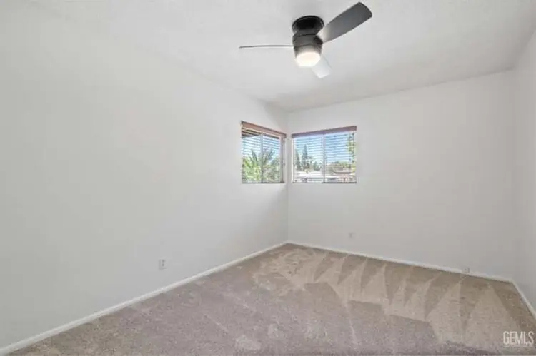 Room for Rent Shared / Bathroom