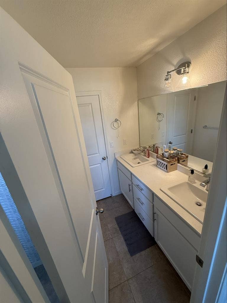 One bedroom furnished
