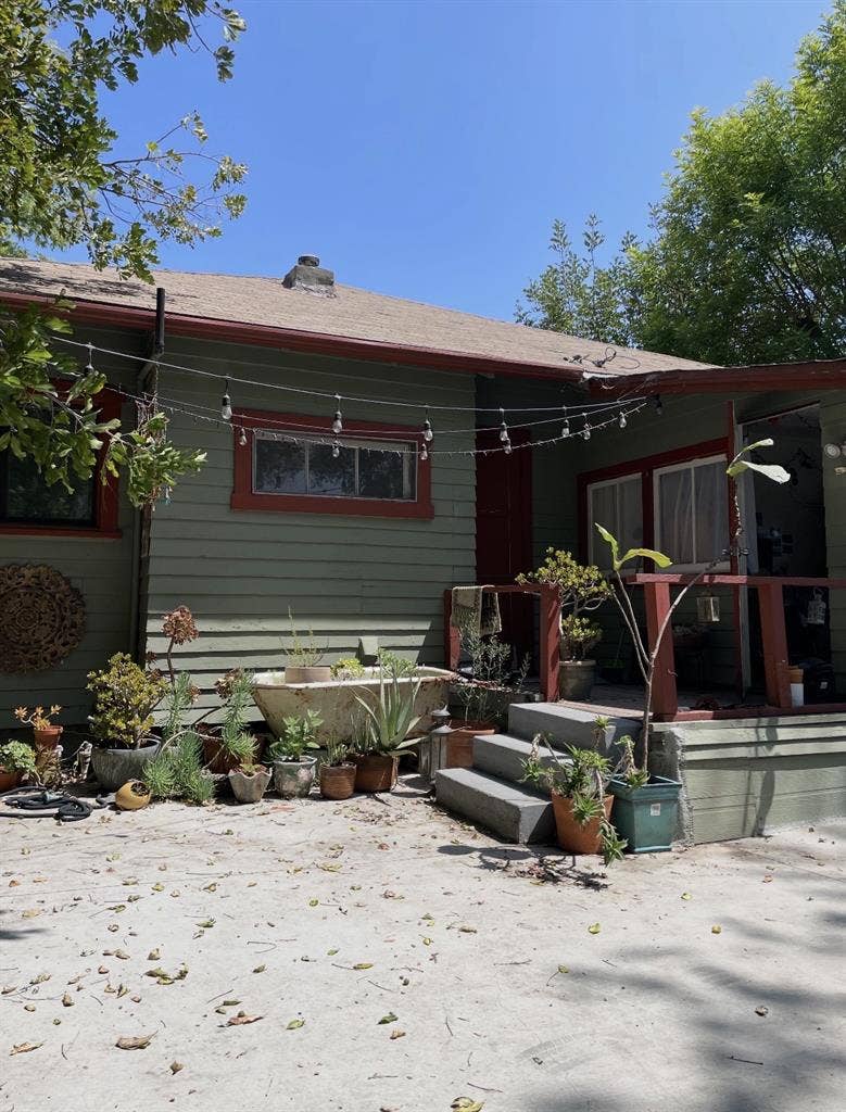 Room near Caltech / PCC - Oct 1