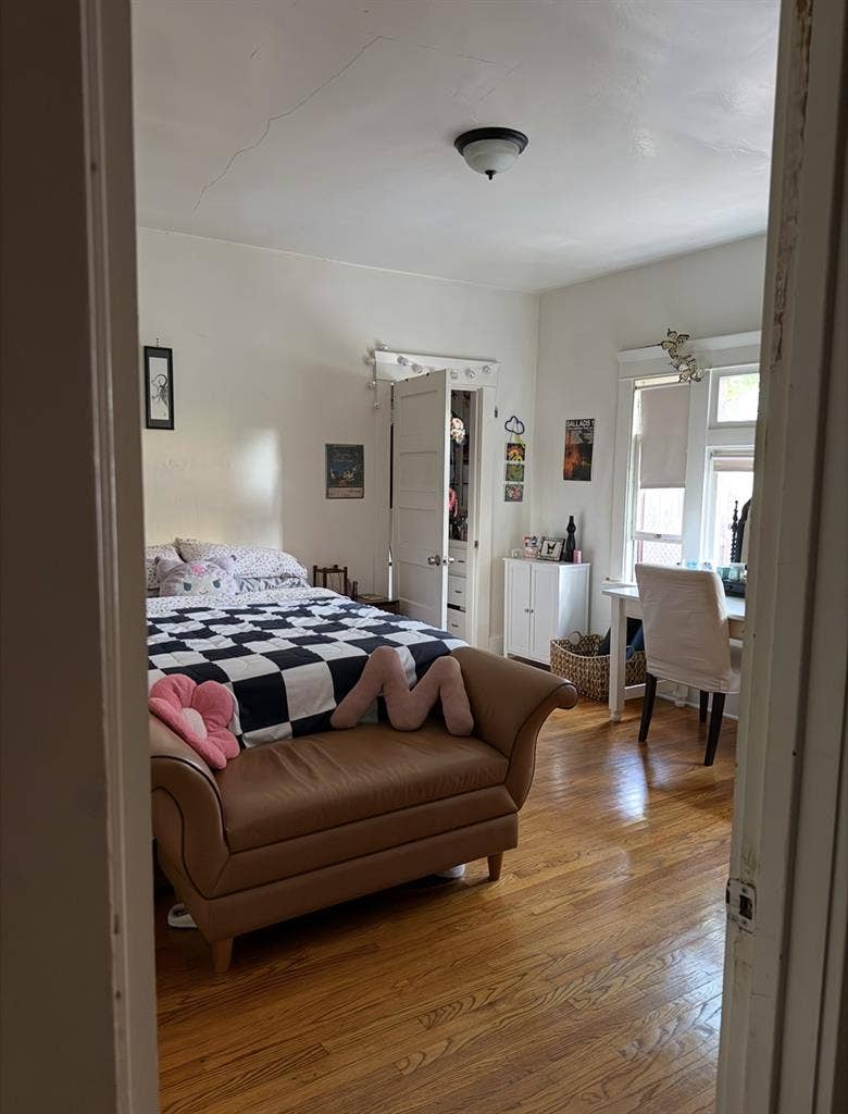 Room near Caltech / PCC - Oct 1