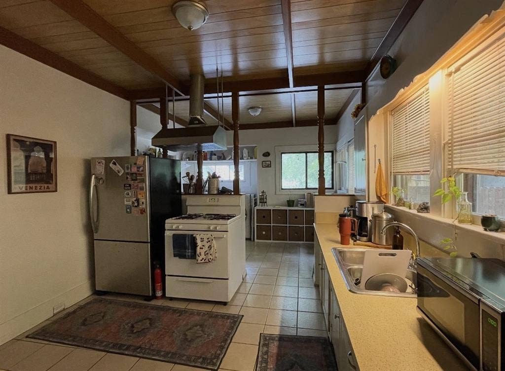Room near Caltech / PCC - Oct 1