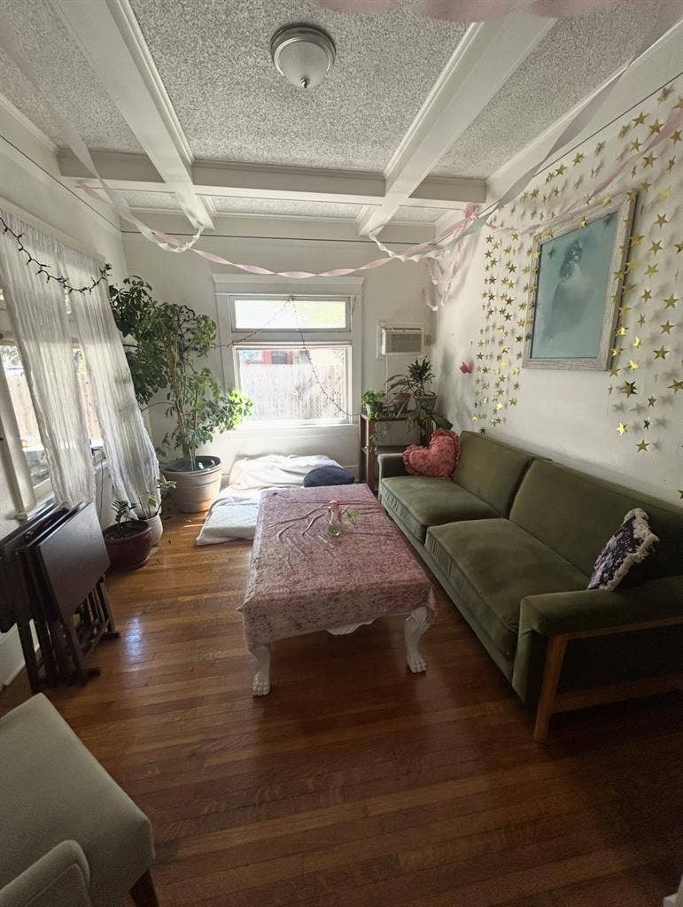 Room near Caltech / PCC - Oct 1