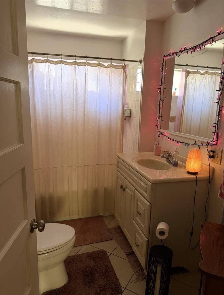 Room near Caltech / PCC - Oct 1