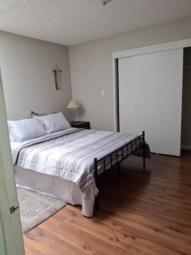 Private Room w/ Bath, Utils Incl