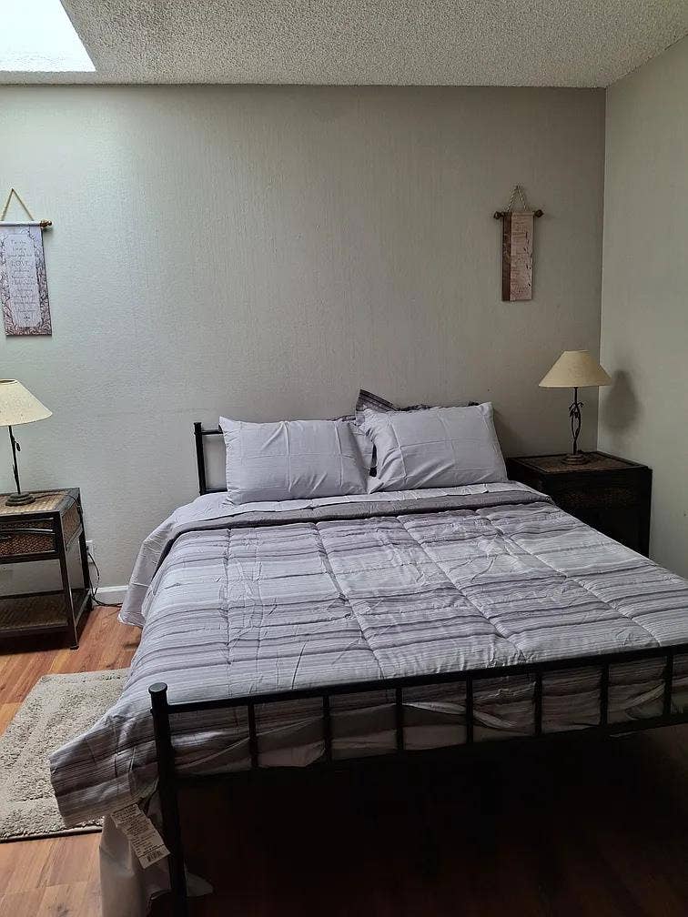 Private Room w/ Bath, Utils Incl