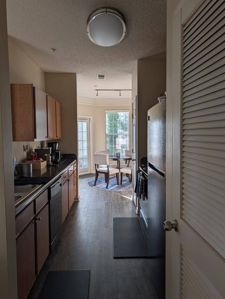 Looking for a male roommate