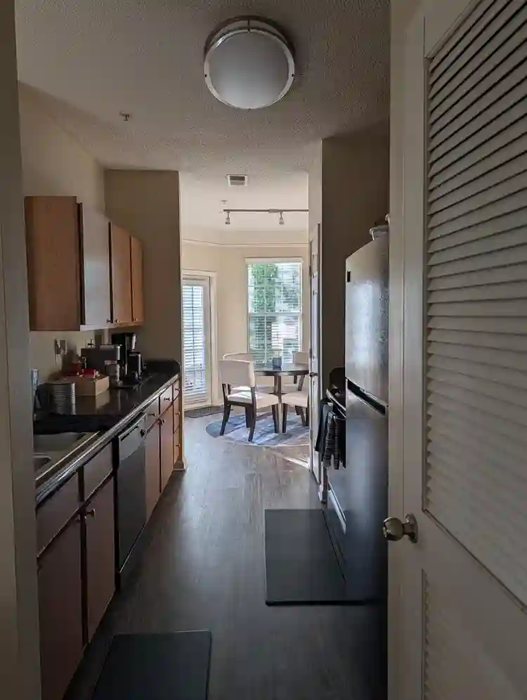 Looking for a male roommate