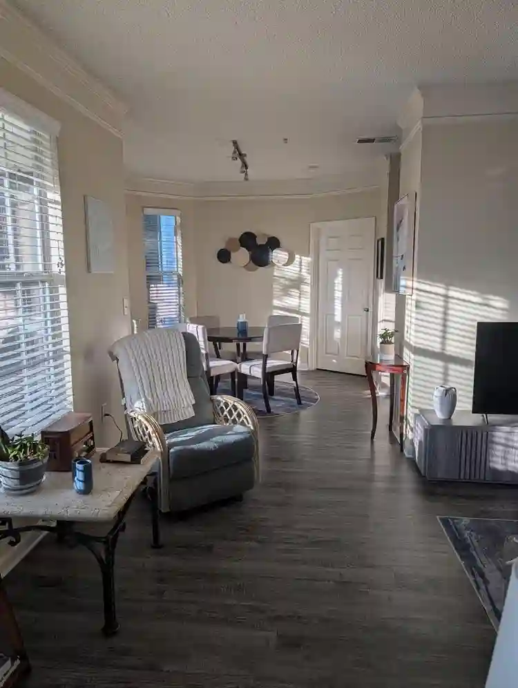 Looking for a male roommate