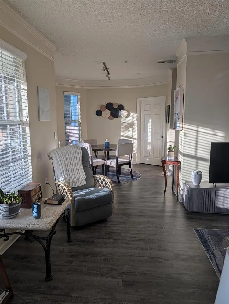 Looking for a male roommate