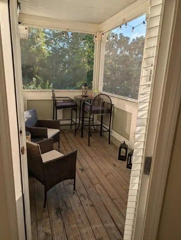 Looking for a male roommate