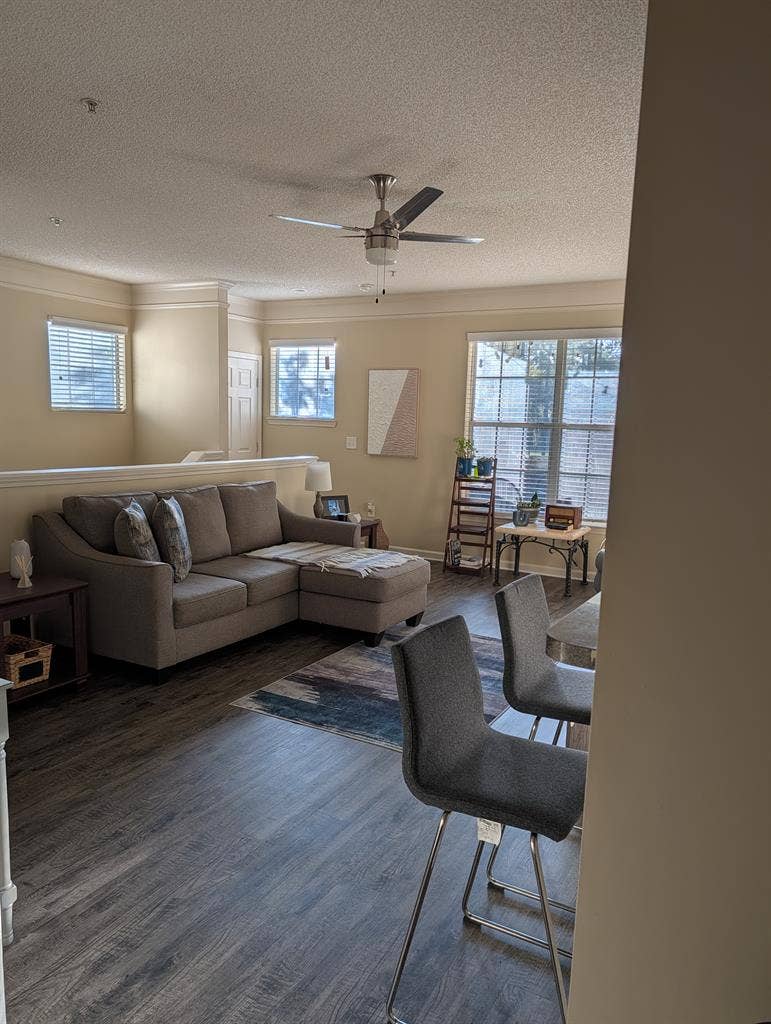 Looking for a male roommate
