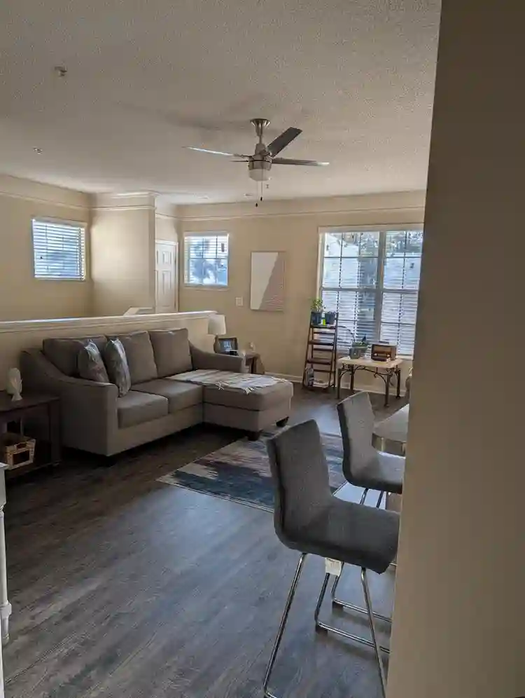 Looking for a male roommate