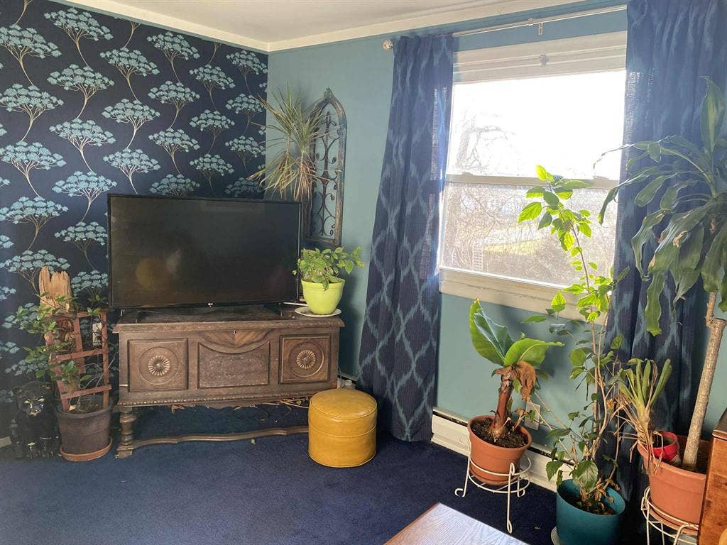 $700 - Utilities included