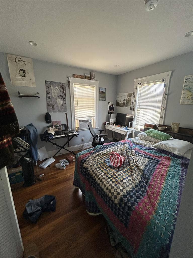 Room for Rent in South Dorchester!