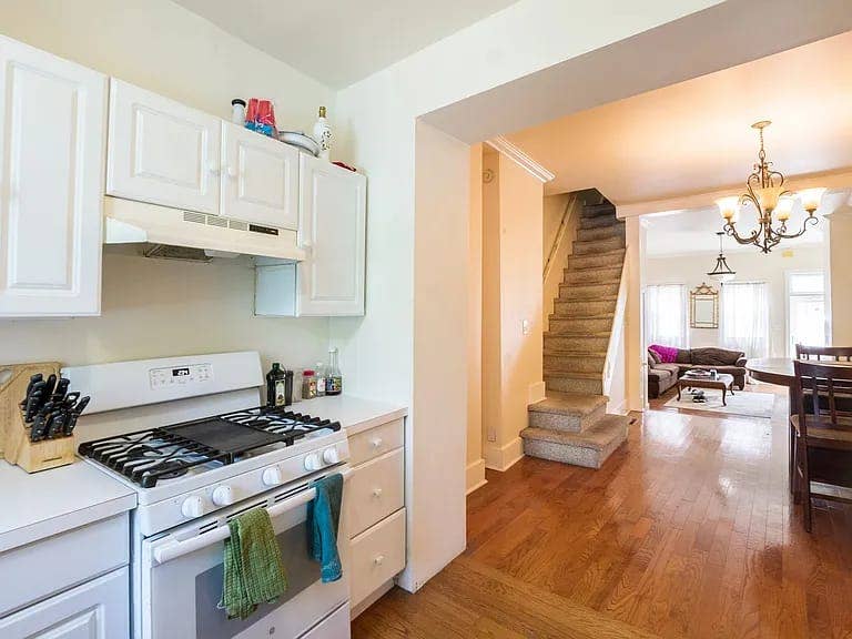 3 beds 2 baths is up for grab!
