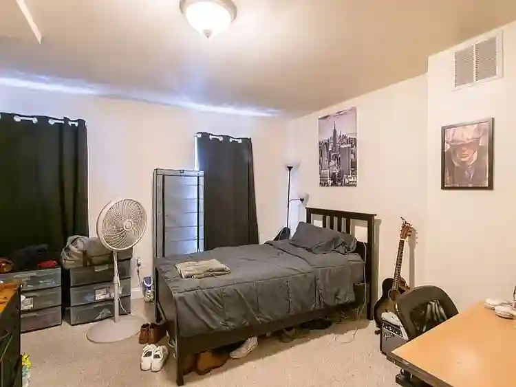 3 beds 2 baths is up for grab!