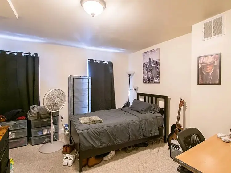 3 beds 2 baths is up for grab!