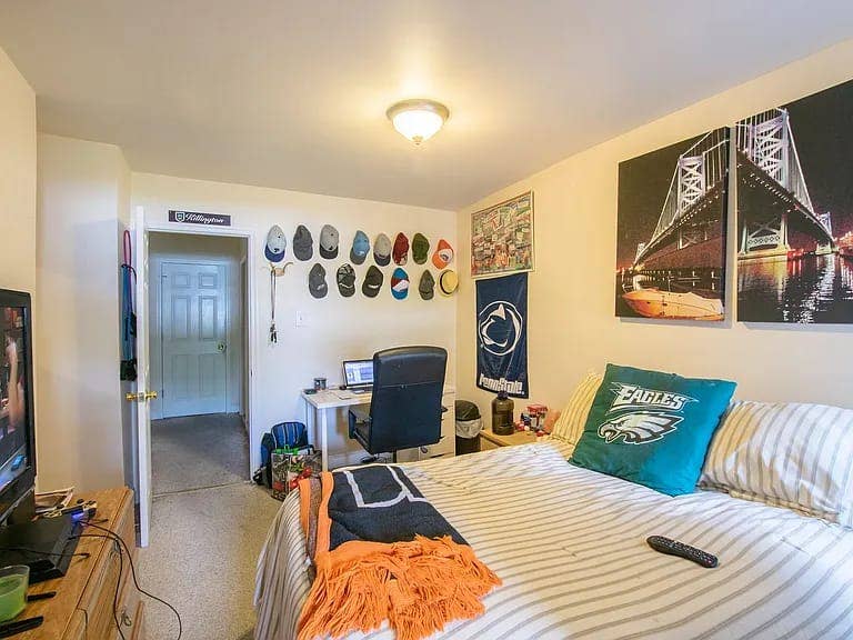 3 beds 2 baths is up for grab!