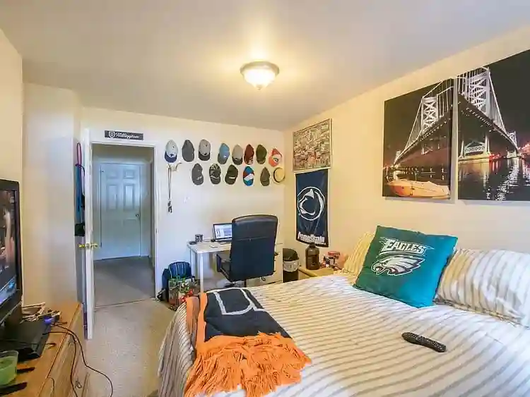 3 beds 2 baths is up for grab!
