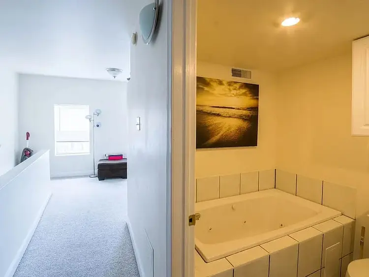 3 beds 2 baths is up for grab!