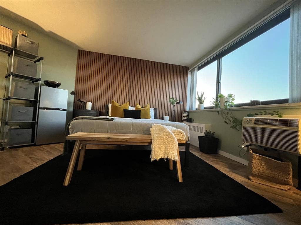 Manhattan Highrise Apartment Share