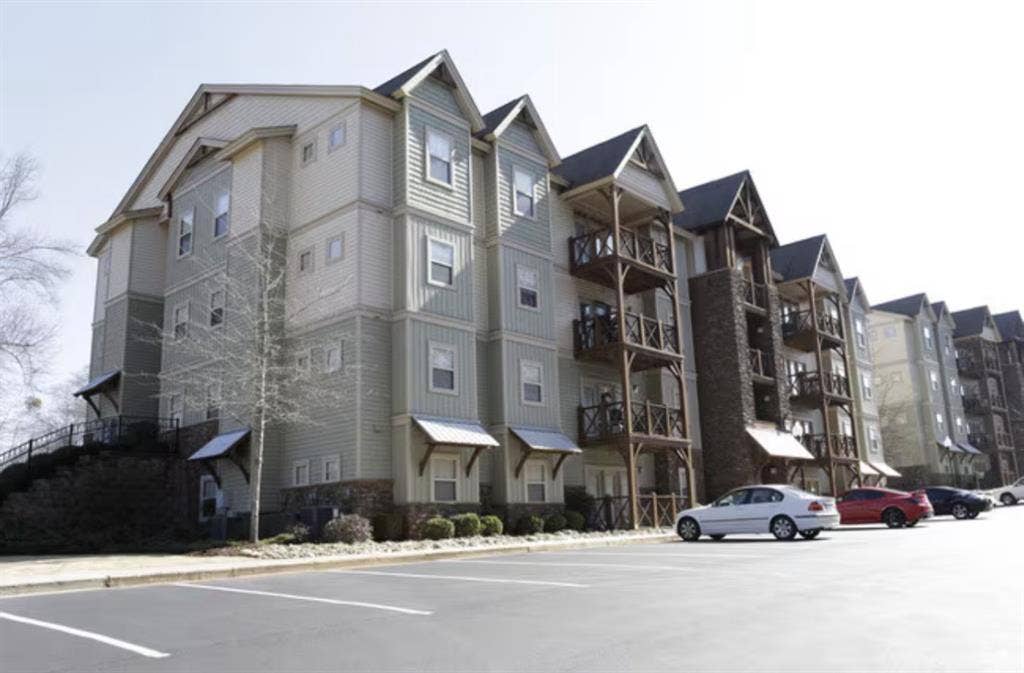Crawford Falls Apartment