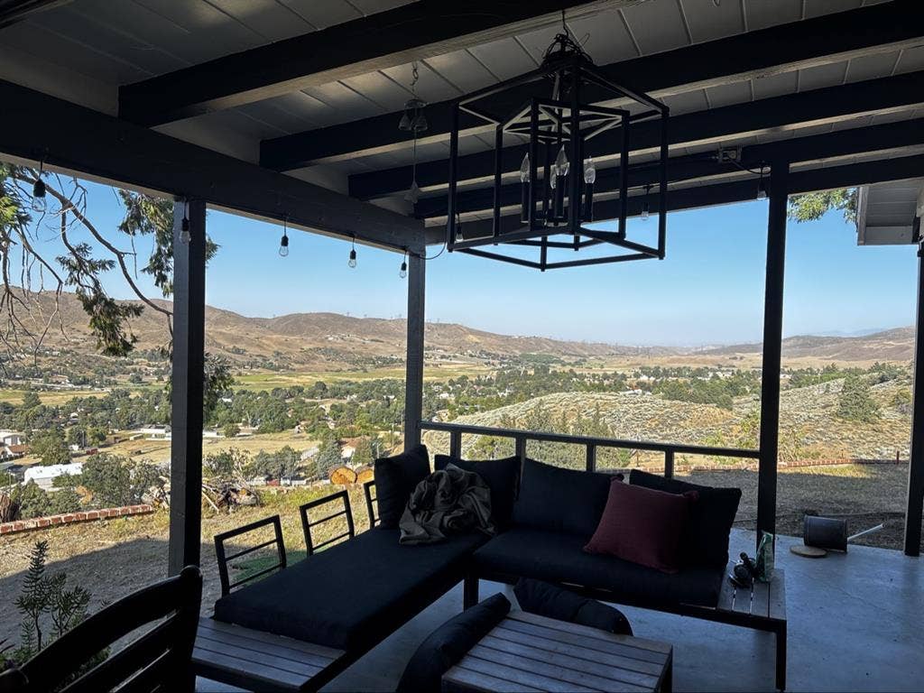 Commuter friendly hilltop view home