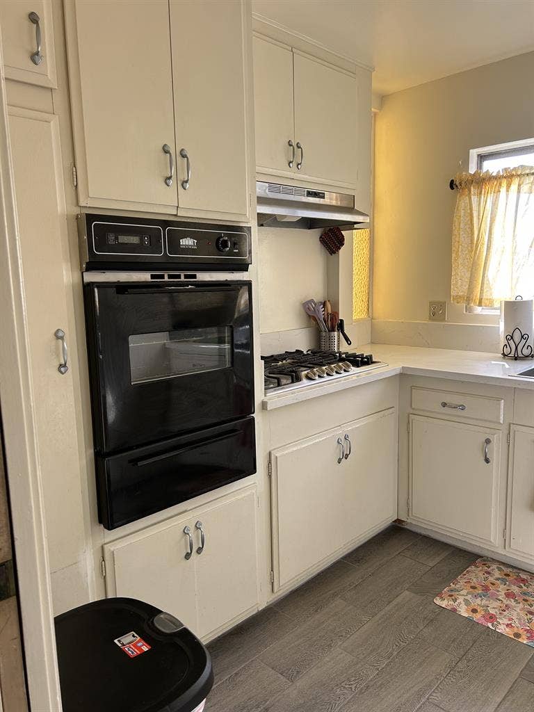 Room for rent in 3 bedroom apt!