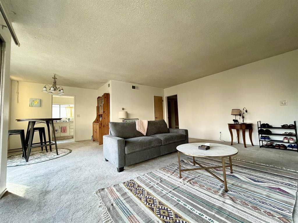 Room for rent in 3 bedroom apt!