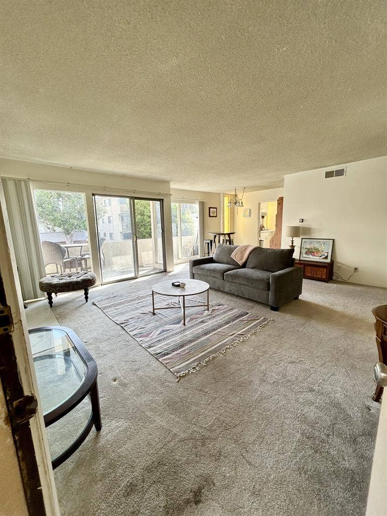 Room for rent in 3 bedroom apt!