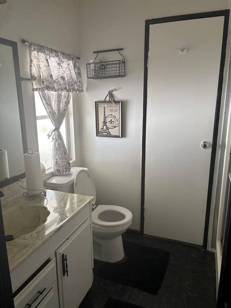 room for rent with w bathroom