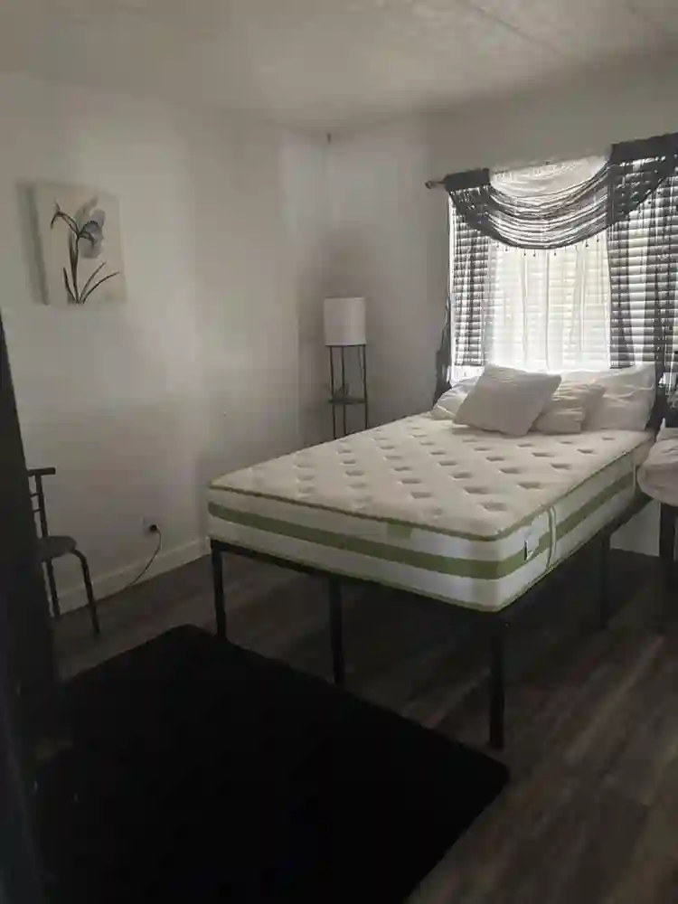 room for rent with w bathroom