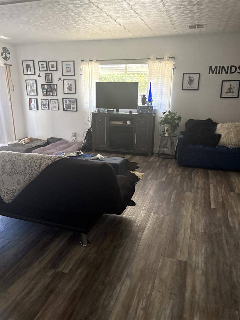 room for rent with w bathroom