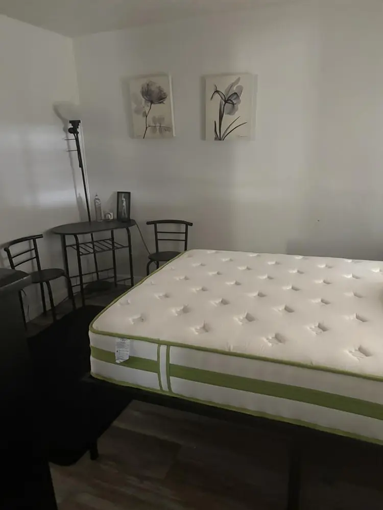 room for rent with w bathroom