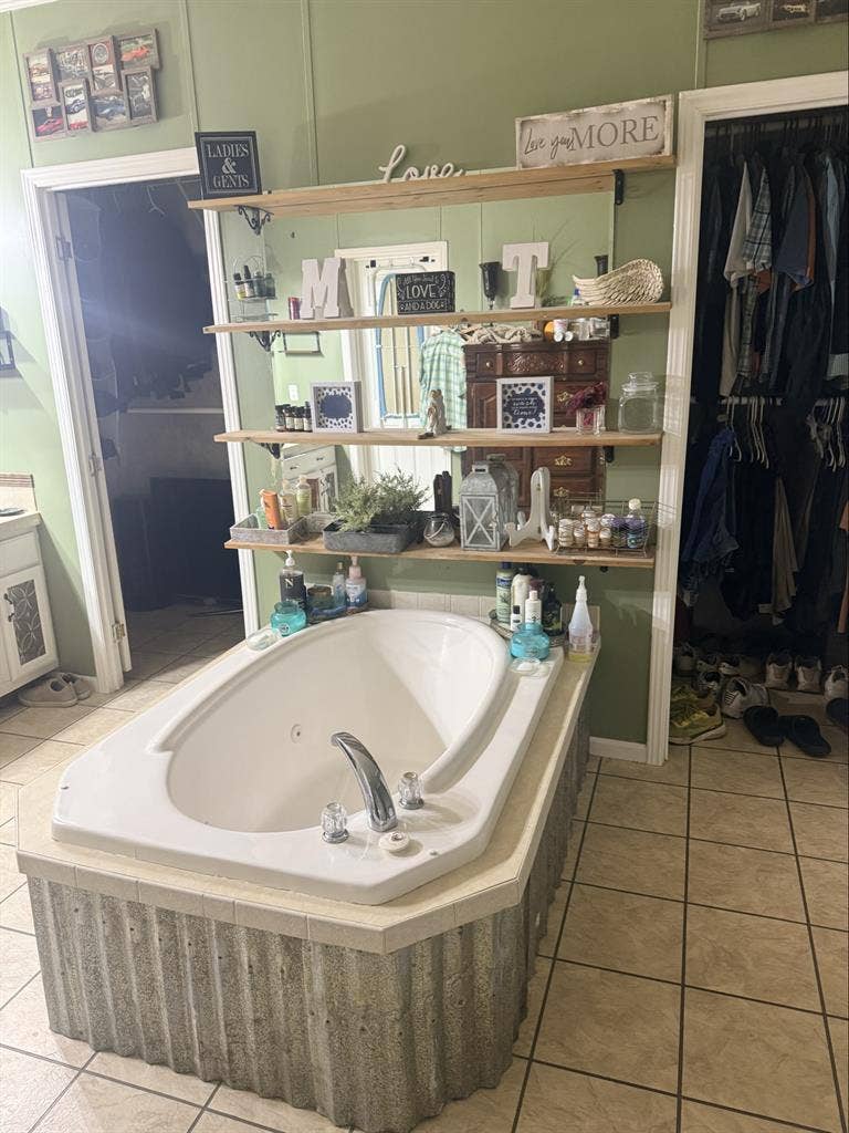 Master bedroom for rent