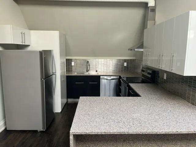1 Room sublet, 2 bd 2 bth