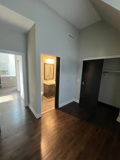1 Room sublet, 2 bd 2 bth