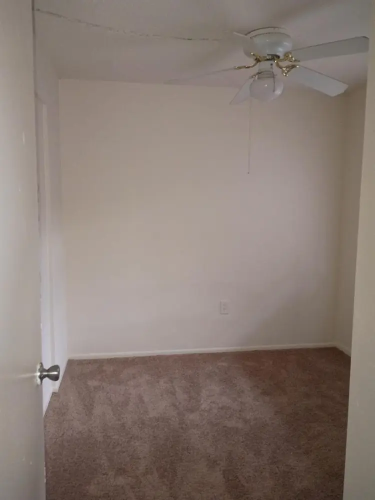 2 bedrooms available