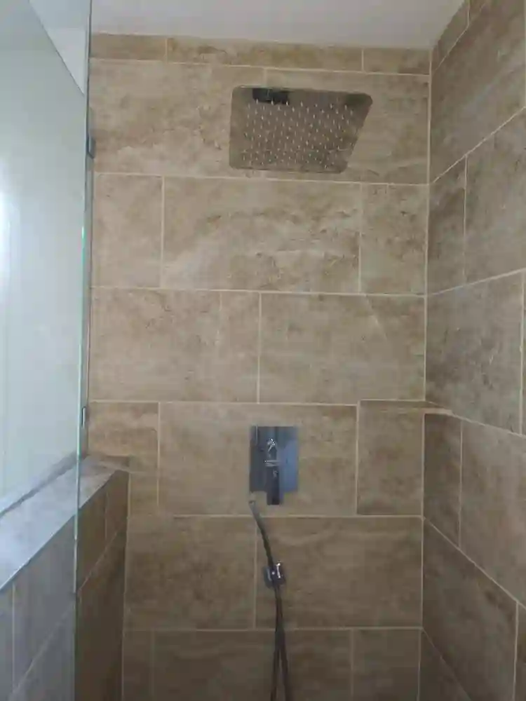 Master w/ Lrg En Suite Bath Jacuzzi