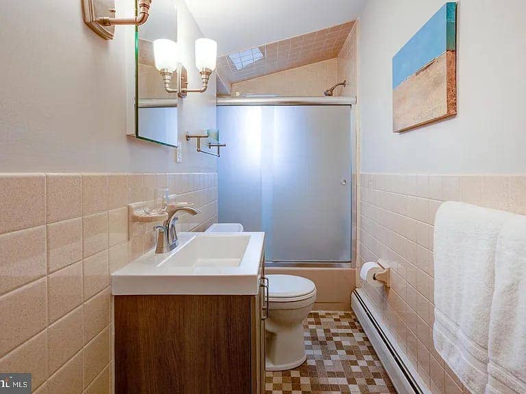 Furnished 2 beds 1 bath