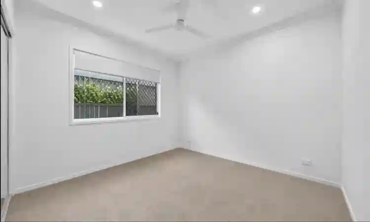 2 housemates wanted