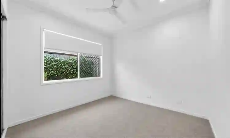 2 housemates wanted