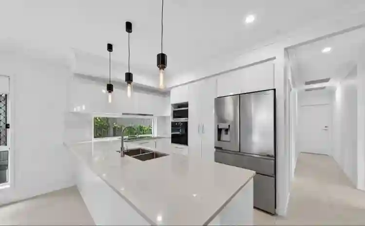 2 housemates wanted