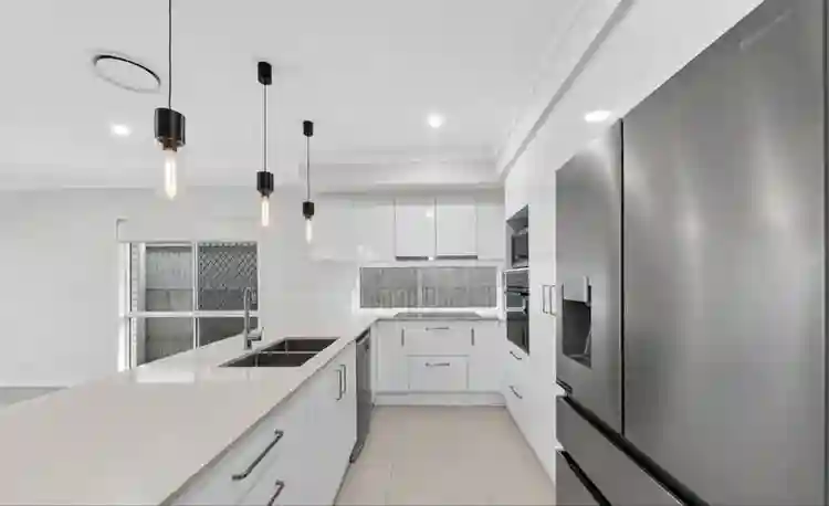 2 housemates wanted