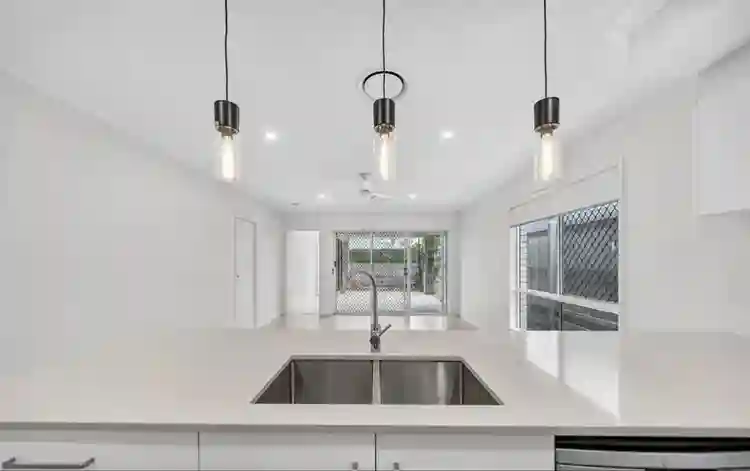 2 housemates wanted
