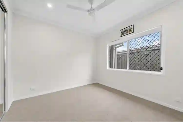2 housemates wanted