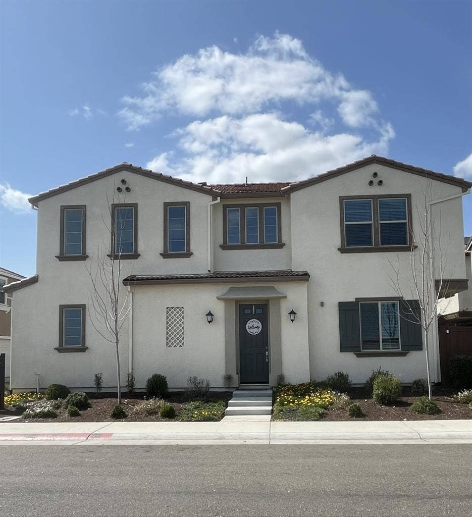 Room for rent in Elk Grove